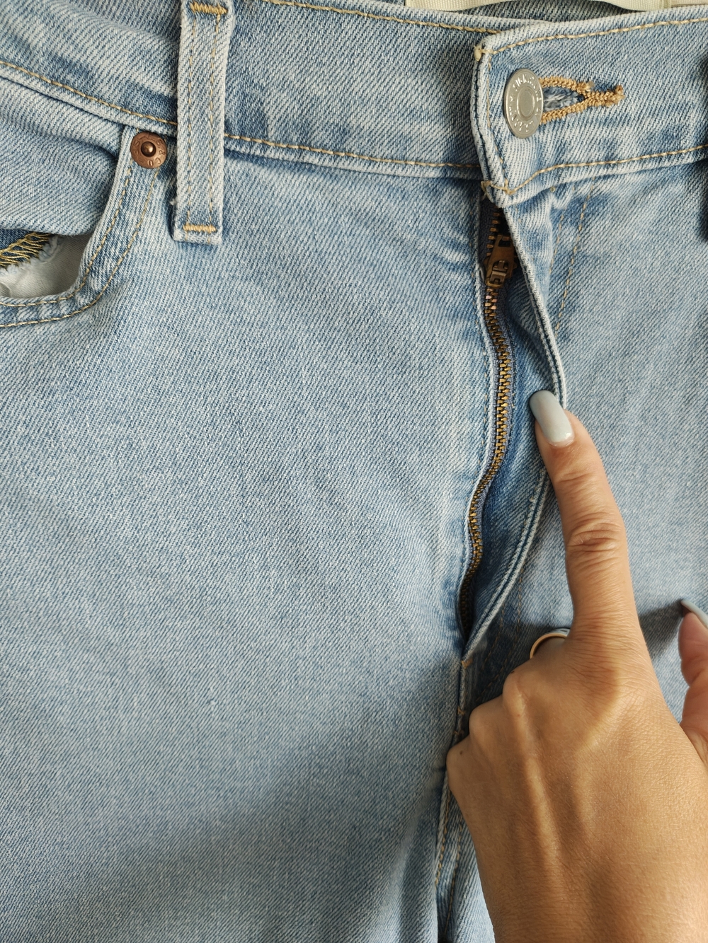 Levi's Light Blue High-Rise Wide Leg Jeans - Picture 3 of 15